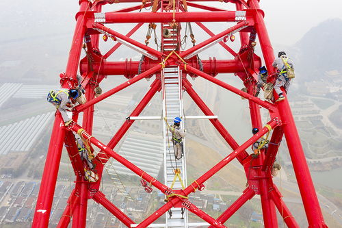 西電東送再筑里程碑 特高壓長江大跨越高塔成功封頂，鋼管塔技術助力能源傳輸新突破