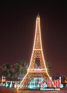 海口現山寨埃菲爾鐵塔，夜晚亮燈奪眼球